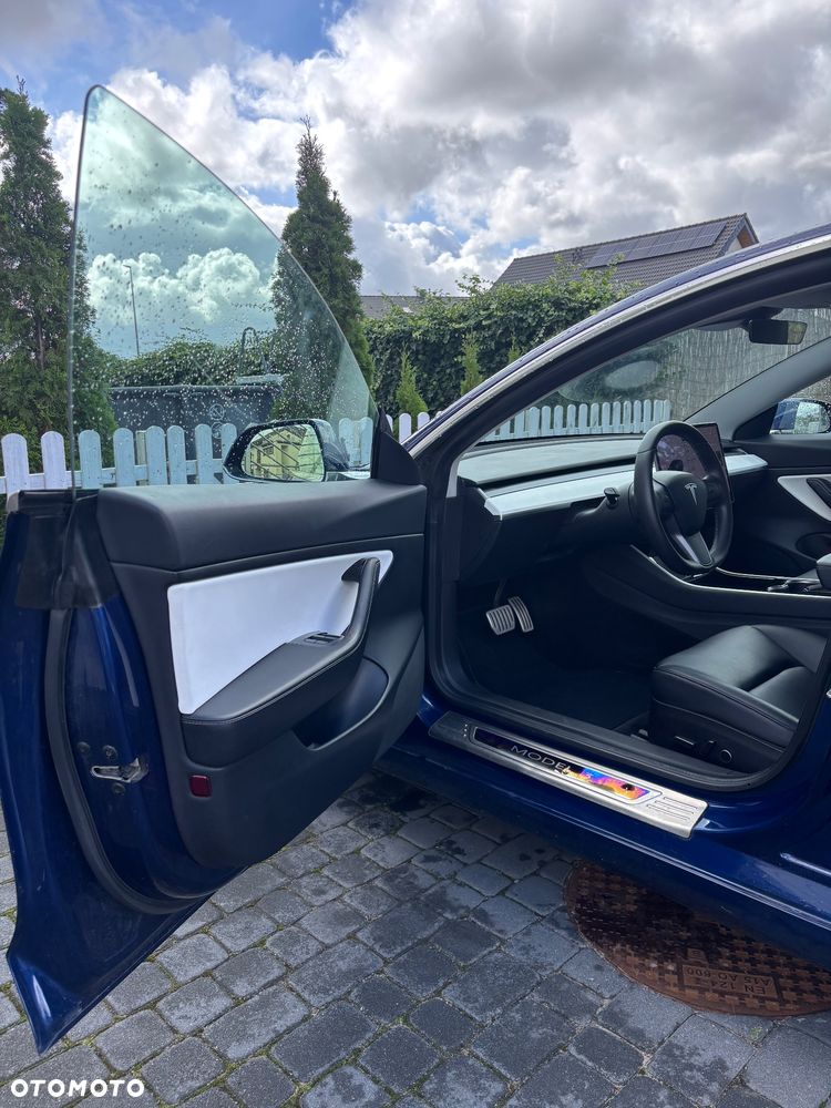 Tesla Model 3 - 12