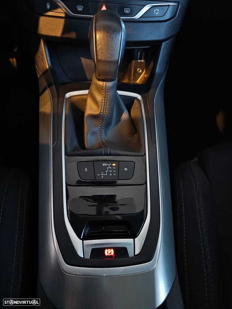 Peugeot 308 1.2 PureTech Allure EAT6 - 26