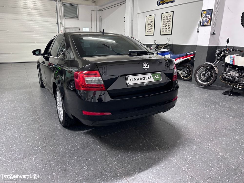 Skoda Octavia 2.0 TDI Sportline - 24