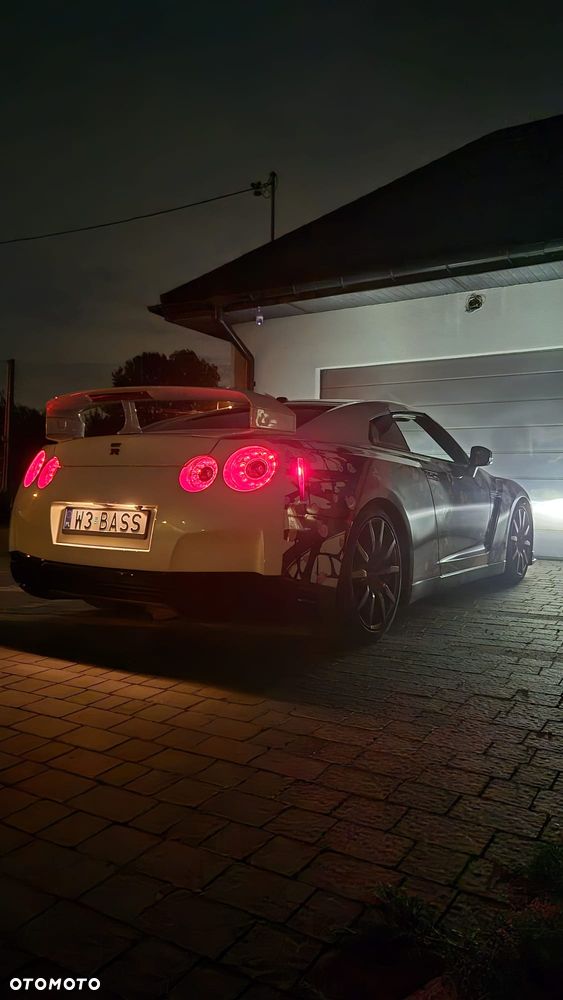 Nissan GT-R - 4