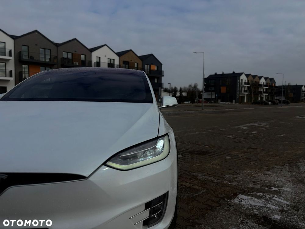Tesla Model X - 6
