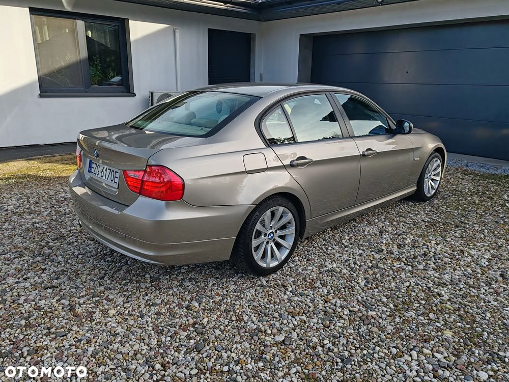 BMW Seria 3 320i - 24