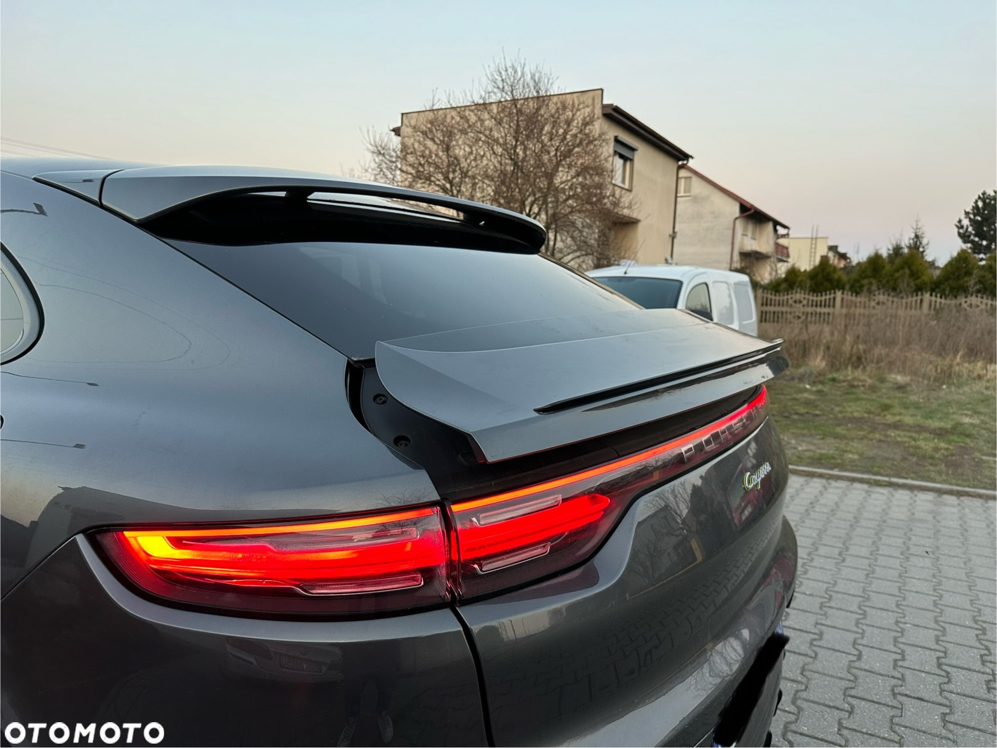 Porsche Cayenne Coupe E-Hybrid Platinum Edition - 9