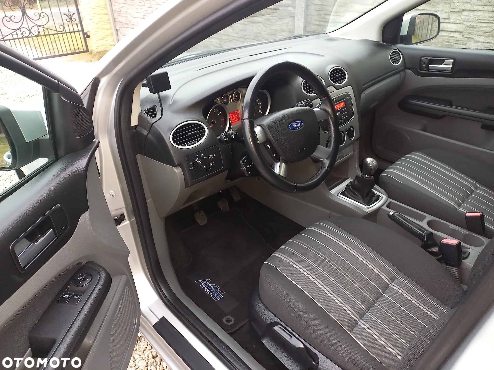 Ford Focus 1.6 16V Ambiente - 5