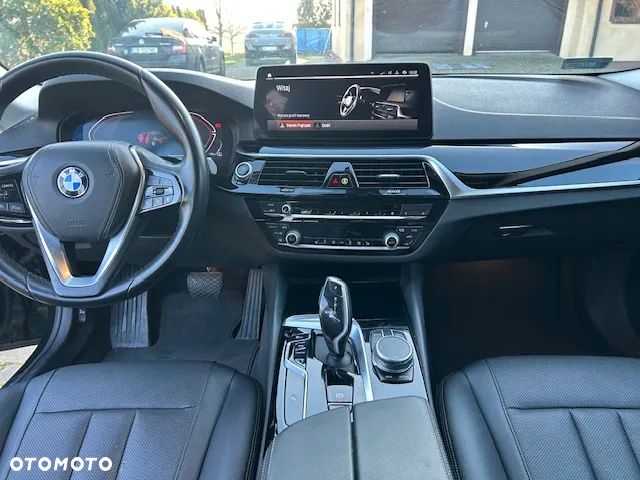 BMW Seria 5 518d - 12