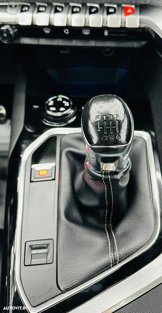 Peugeot 3008 1.2 PureTech Turbo S&S GT-Line - 23