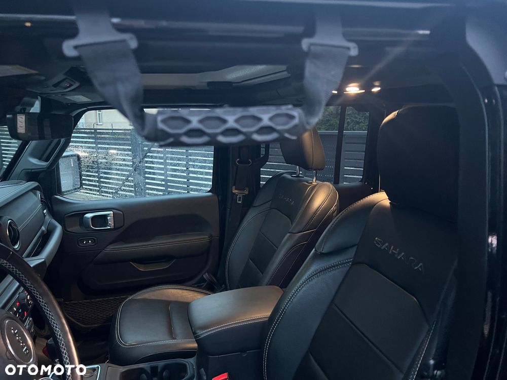 Jeep Wrangler - 12