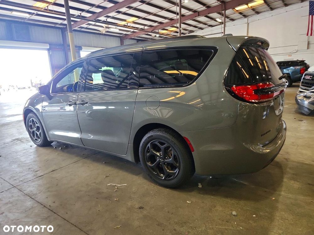 Chrysler Pacifica - 5