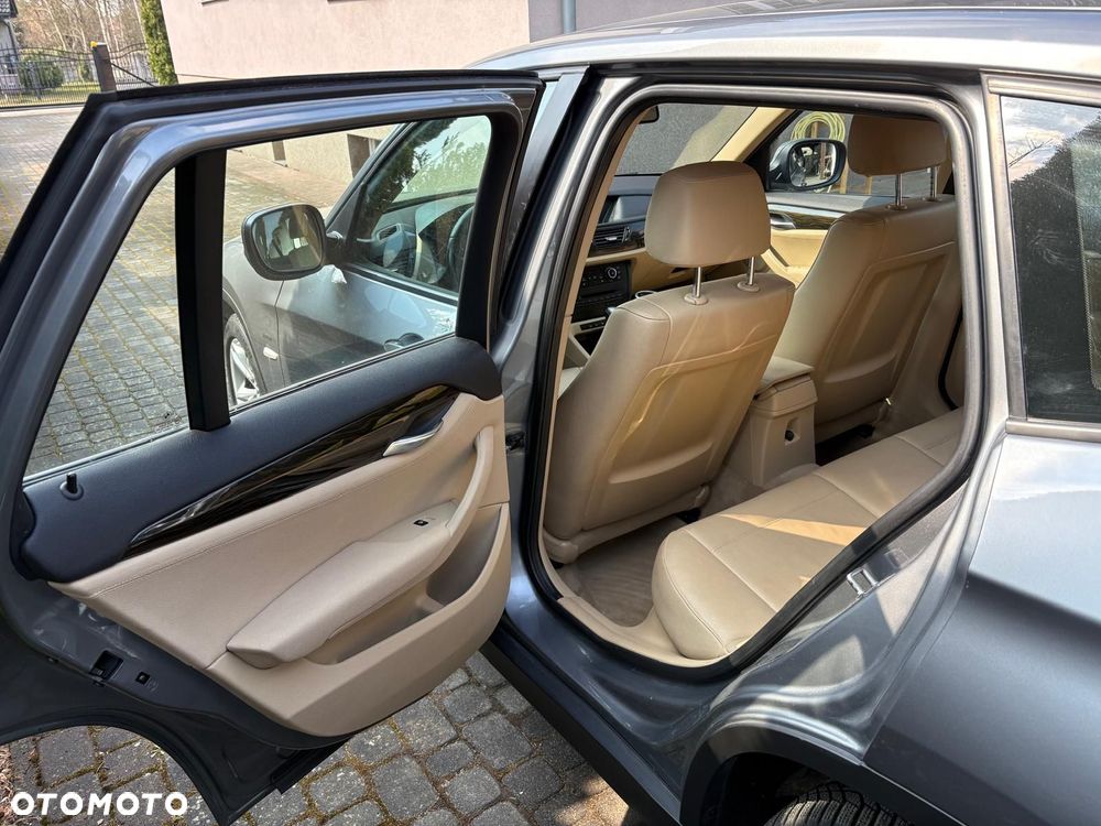 BMW X1 xDrive25i - 12