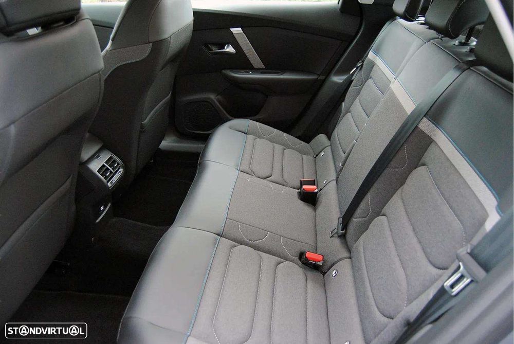 Citroën C4 1.2 PureTech Plus - 23