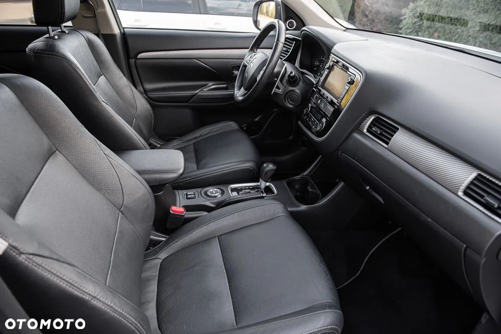 Mitsubishi Outlander 2.2 DI-D 4WD Automatik Invite - 32