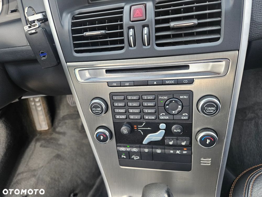 Volvo XC 60 2.4D AWD RDesign - 33