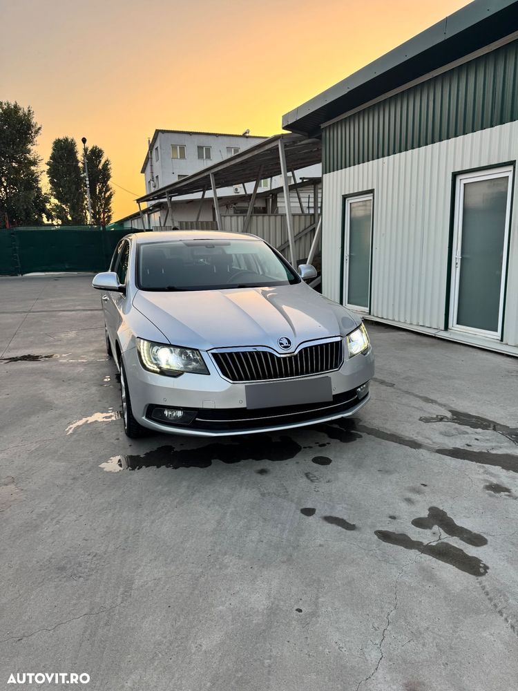 Skoda Superb 2.0 TDI 4X4 Elegance - 1