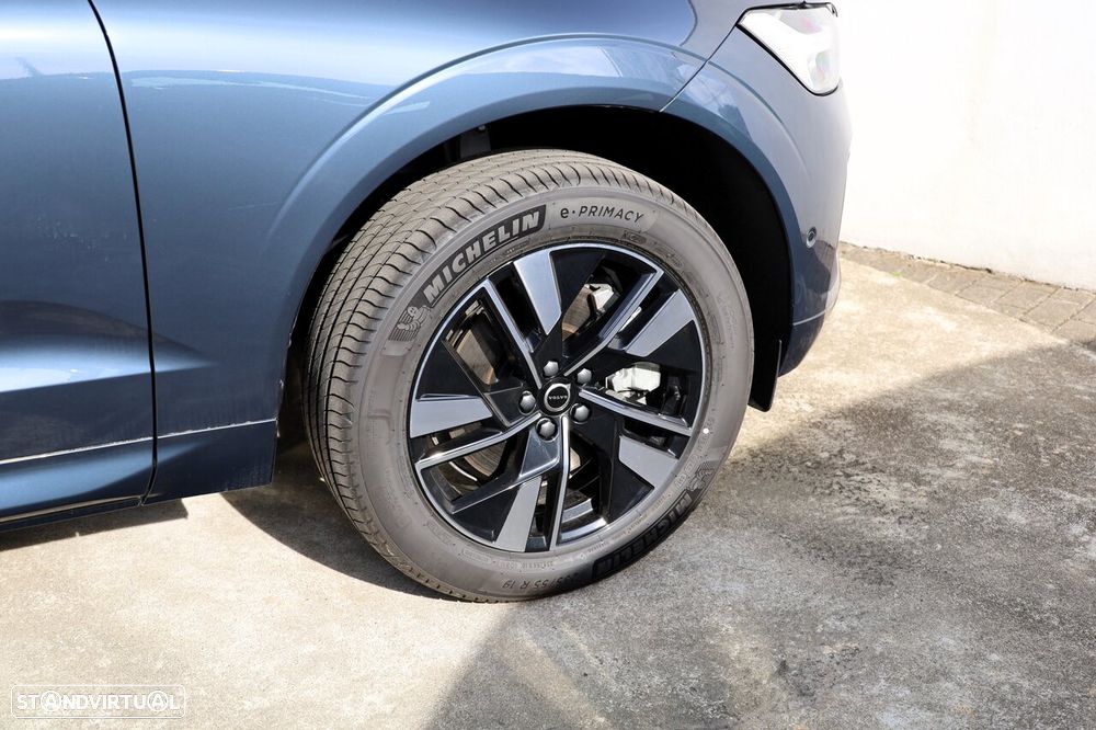 Volvo XC 60 2.0 T6 PHEV Core AWD - 34