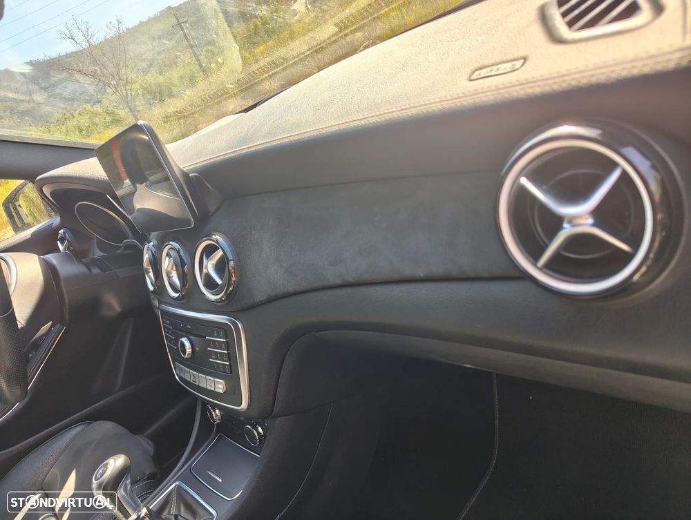 Mercedes-Benz CLA 200 d Shooting Brake AMG Line - 14