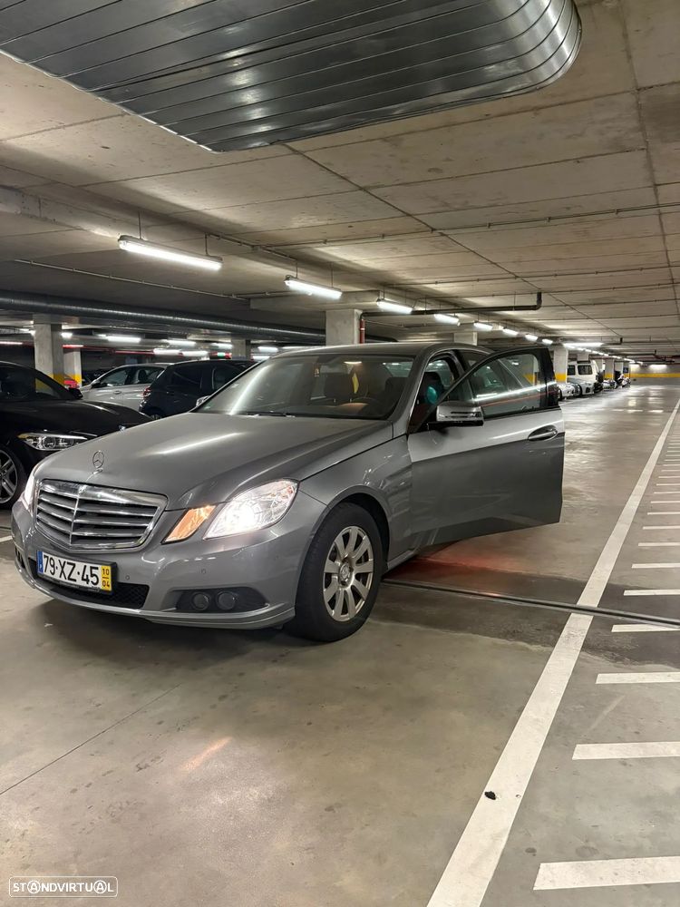 Mercedes-Benz E 220 CDI DPF BlueEFFICIENCY Auto - 2