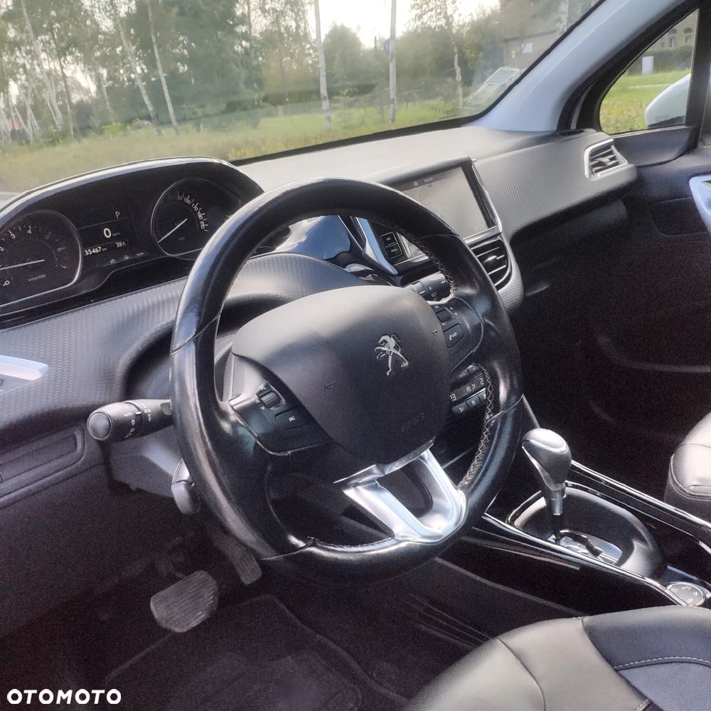 Peugeot 2008 1.2 Pure Tech Allure S&S EAT6 - 29
