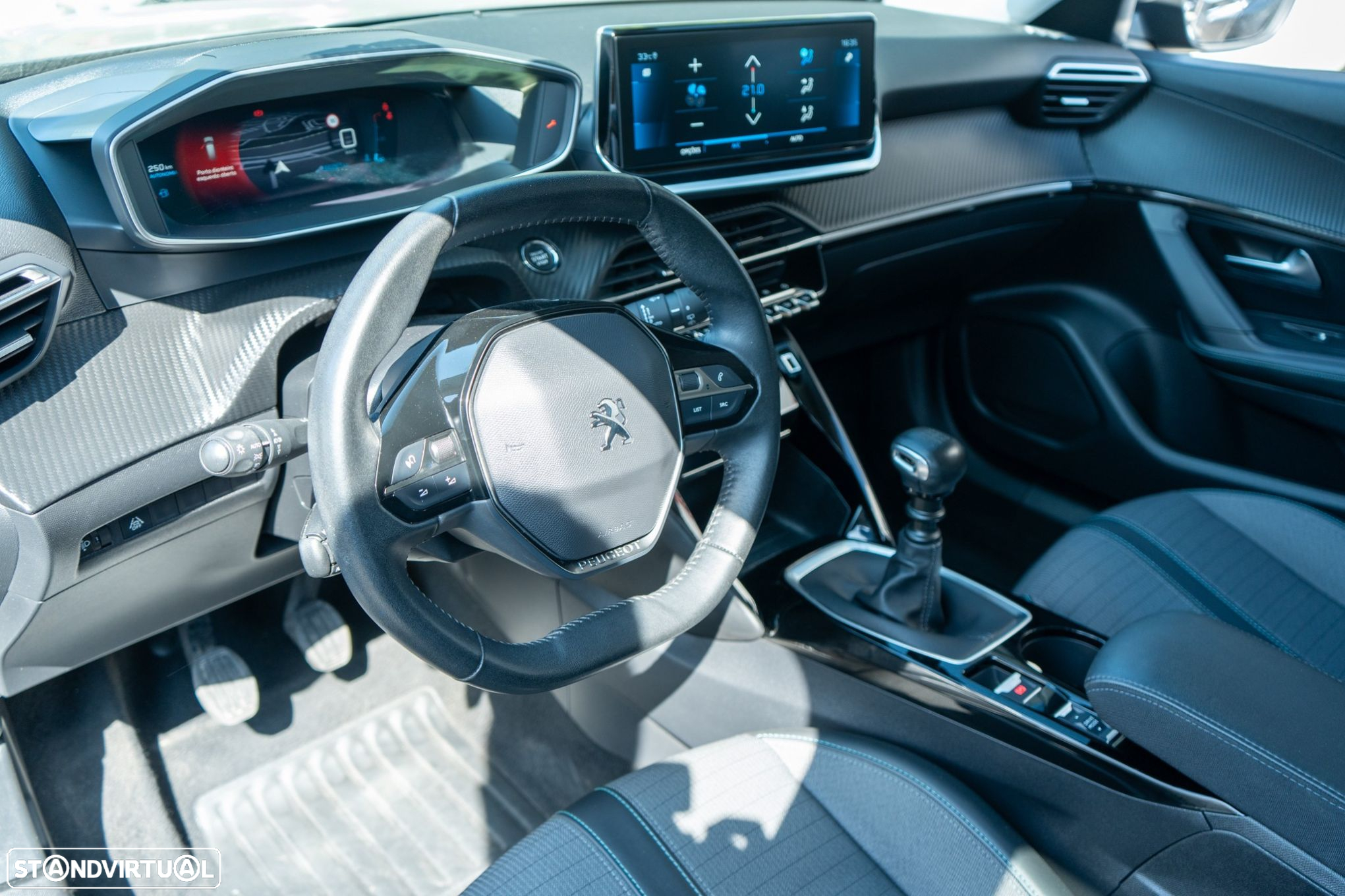 Peugeot 2008 1.2 PureTech Allure - 12