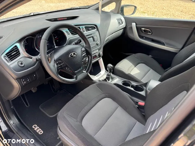 Kia Ceed - 27