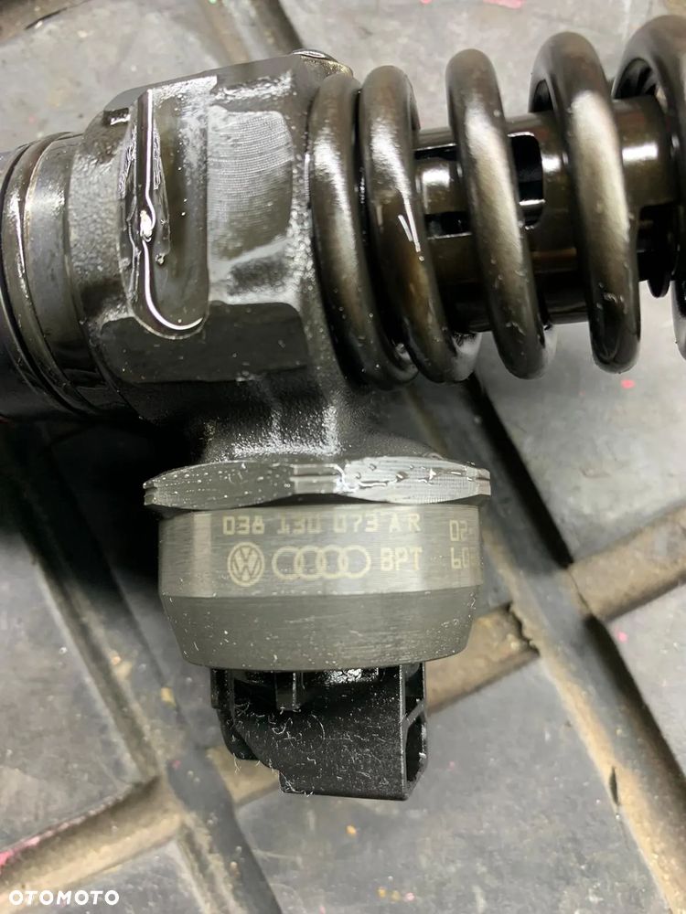 VW AUDI 1.9TDI WTRYSKIWACZE POMPOWTRYSKI 038130073AR KOMPLET 4SZT PASSAT B5 A4 B6 A6 C5 I INNE - 2
