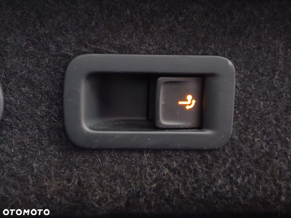 Volkswagen Passat Variant 2.0 TDI EVO Business DSG - 24