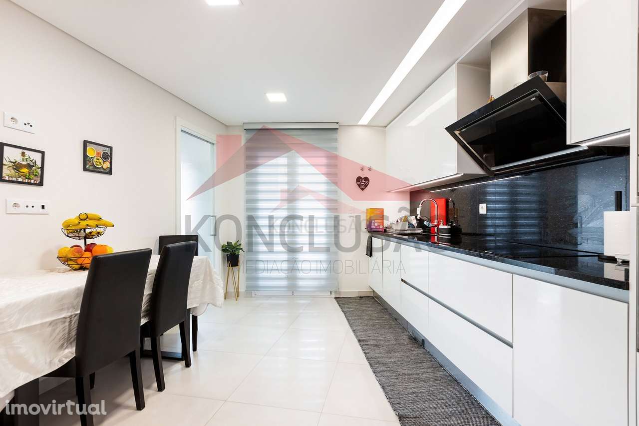 Excelente T3 com áreas generosas e acabamentos de qualidade - Grande imagem: 3/33