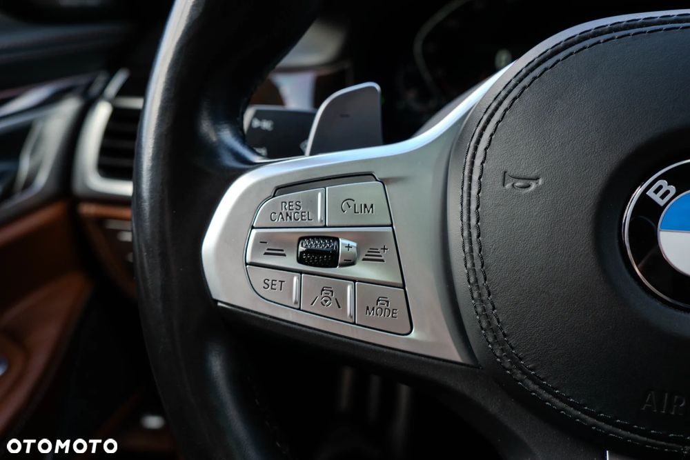BMW Seria 7 750i xDrive - 30
