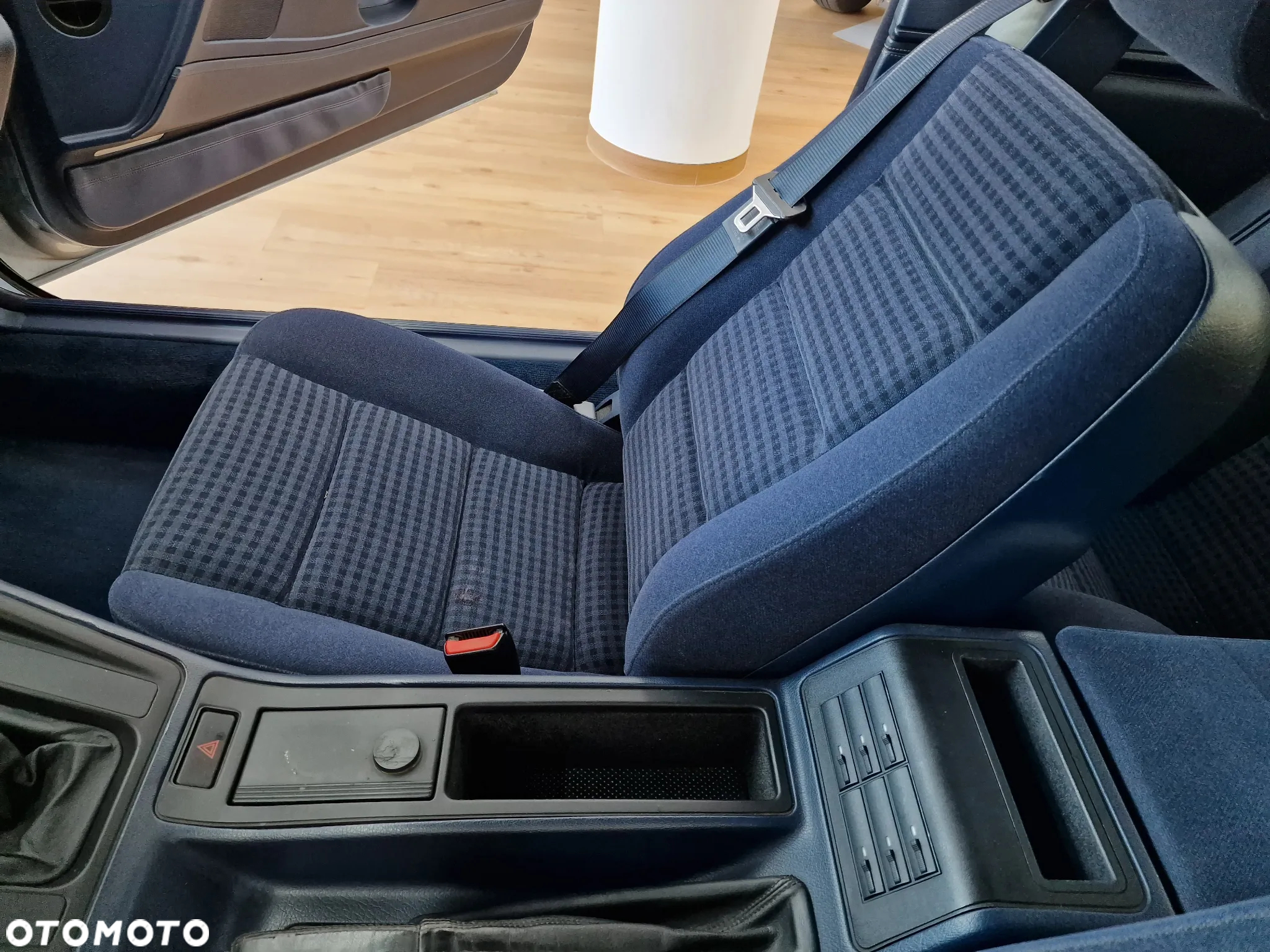 BMW Seria 8 - 18