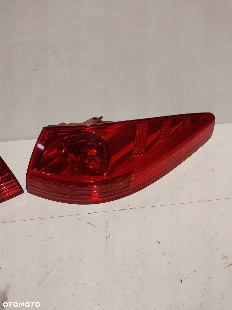 Peugeot 607 lift sedan prawa lewa tylna lampa tył w błotnik prawy lewy - 4