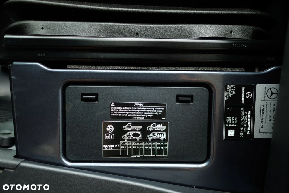 Mercedes-Benz Sprinter - 30