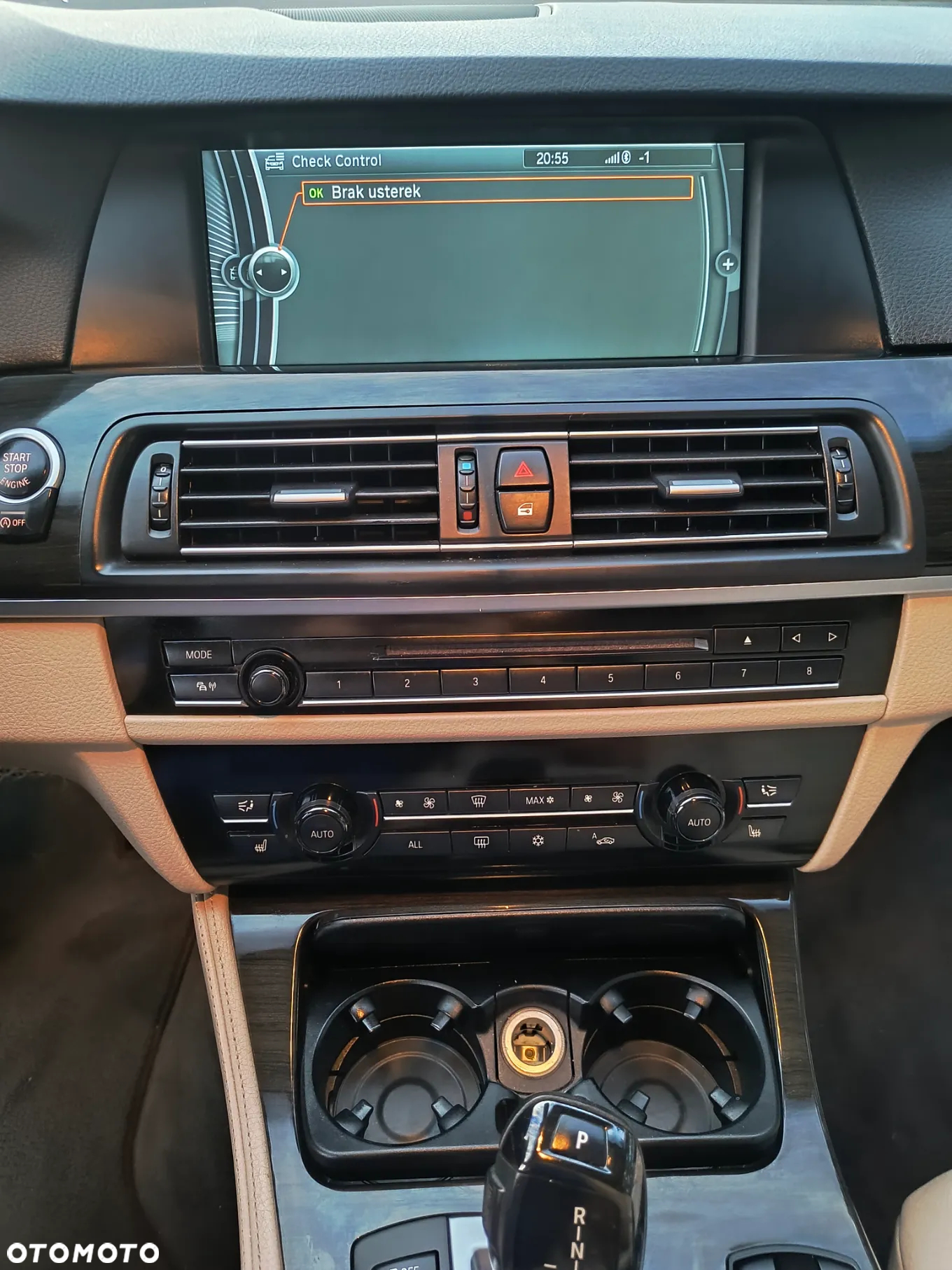 BMW Seria 5 528i xDrive - 14