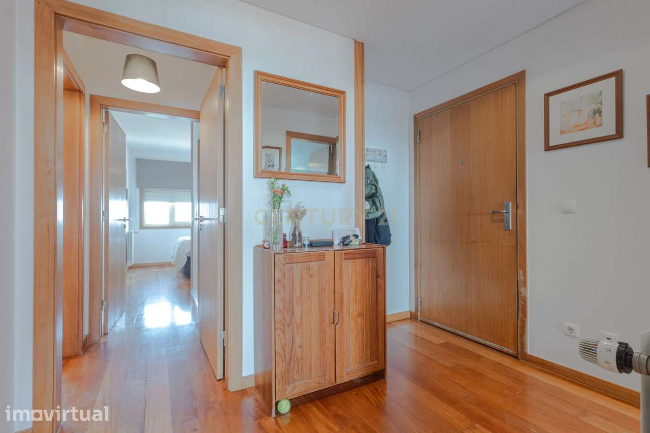 T2 com 2 Suites | Último Piso | Condomínio com Piscina - Grande imagem: 4/25
