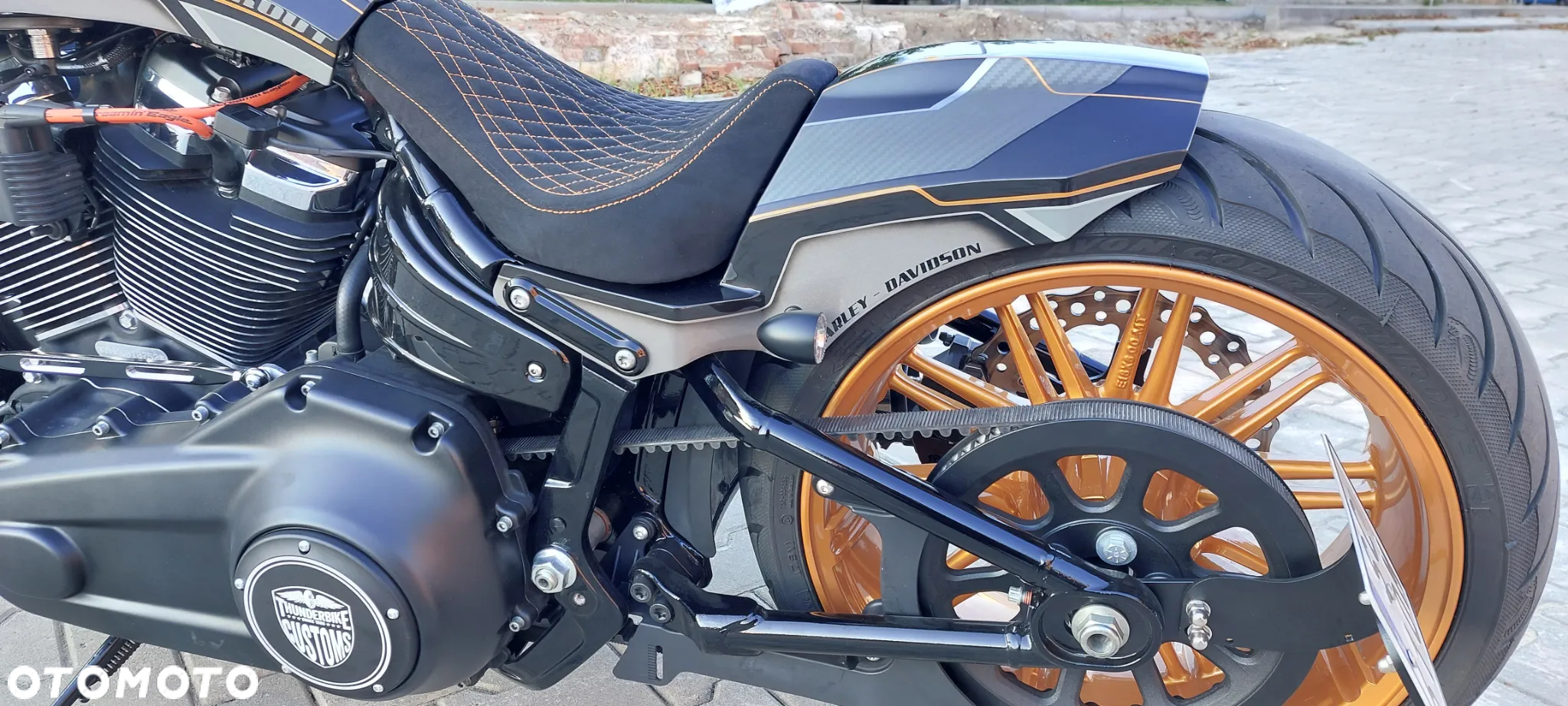 Harley-Davidson Softail Breakout - 14