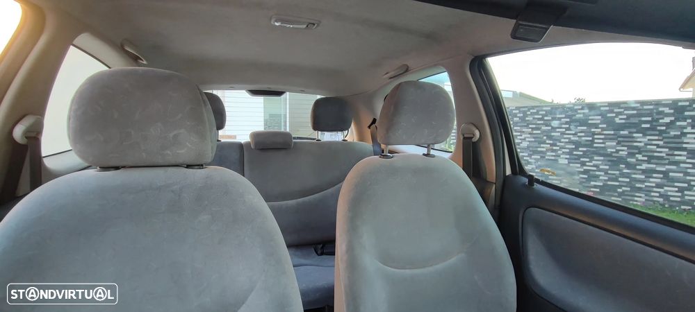 Toyota Yaris 1.0 Sol ABS - 12