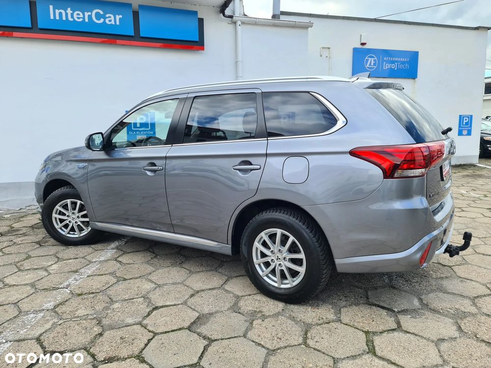 Mitsubishi Outlander 2.0 4WD Plug-In Hybrid Plus - 3