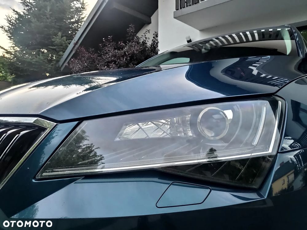 Skoda Superb 2.0 TDI Premium Edition - 23