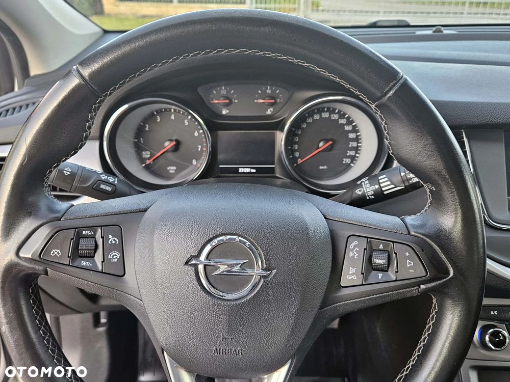 Opel Astra 1.4 T Enjoy S&S - 11