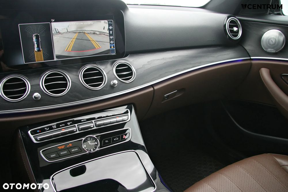 Mercedes-Benz Klasa E 300 9G-TRONIC AMG Line - 14