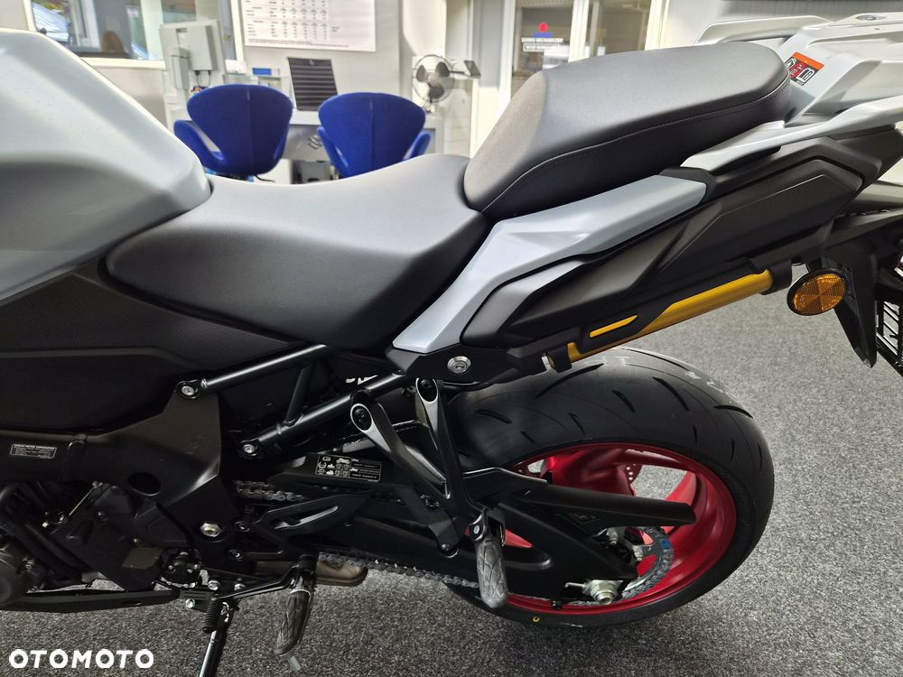 Suzuki GSX 1000 - 10