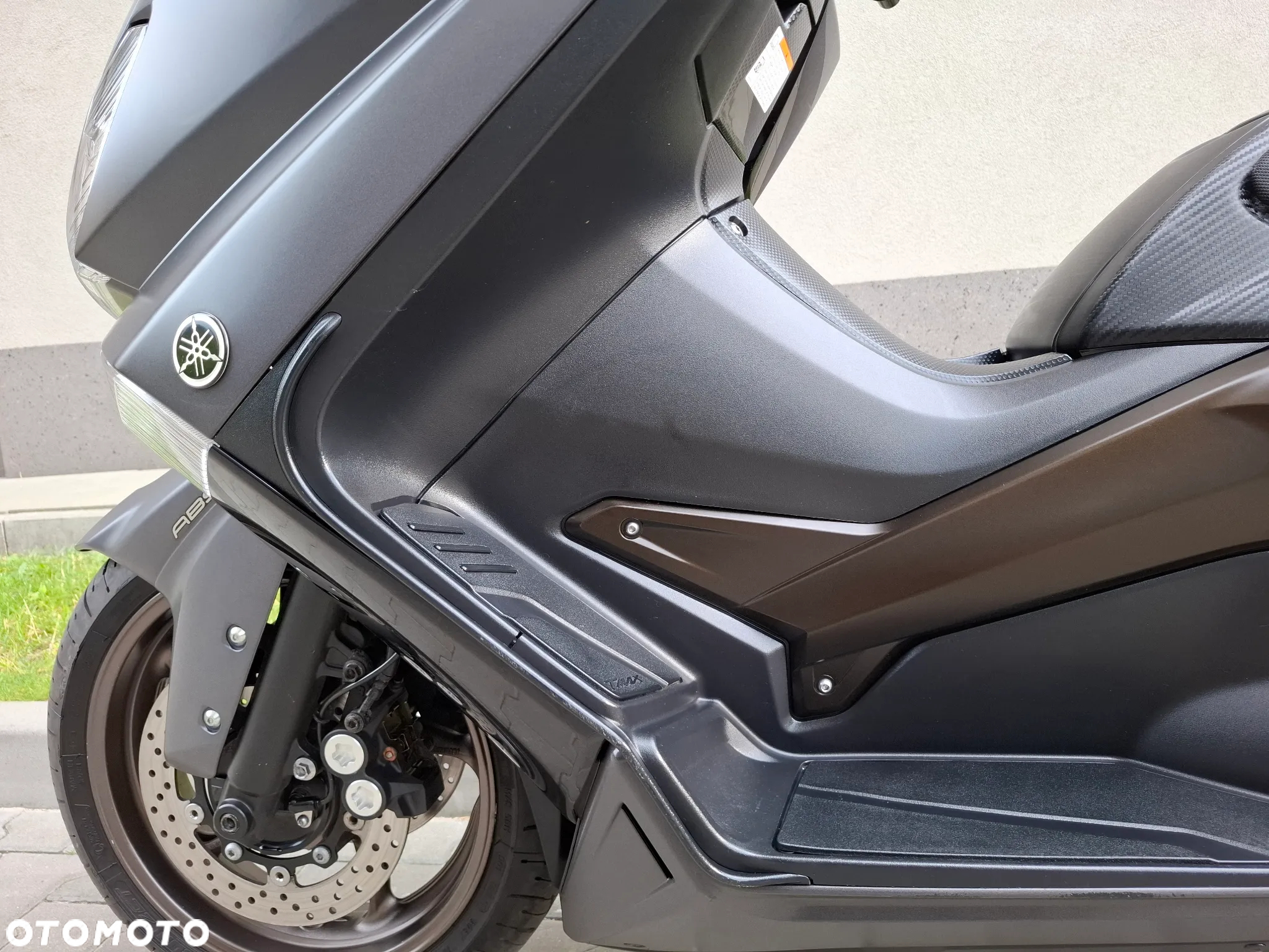 Yamaha Tmax - 16