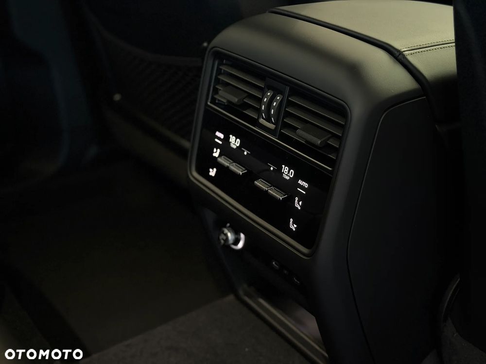 Porsche Cayenne E-Hybrid PHEV Black Edition - 37