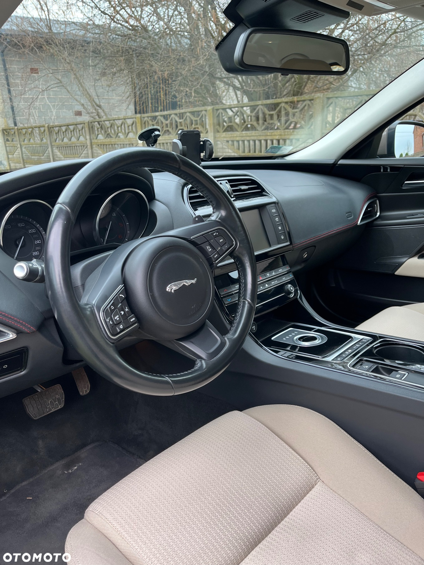 Jaguar XE 2.0 D Pure - 28