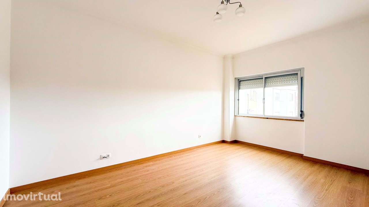 (Ler anúncio) - T2 em Queluz junto á estação de Queluz - Grande imagem: 4/14