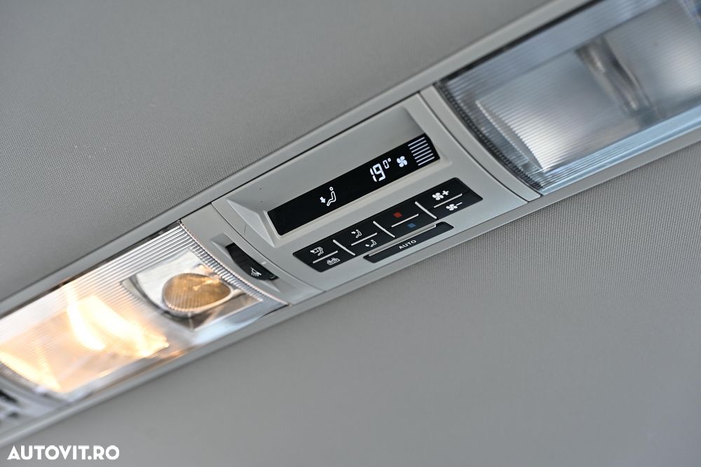 Volkswagen Multivan - 29