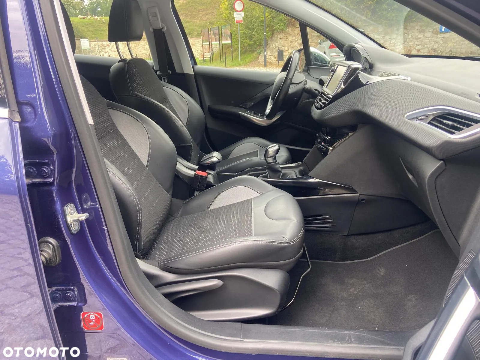 Peugeot 2008 1.2 Pure Tech Allure S&S - 15