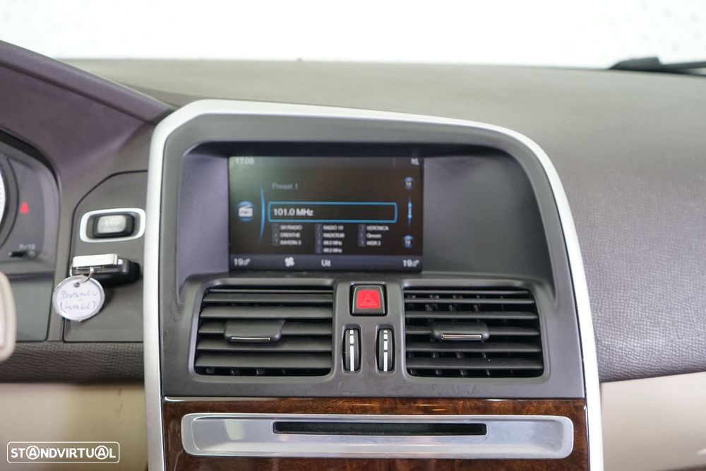 Volvo XC 60 2.0 D3 Summum Geartronic - 33