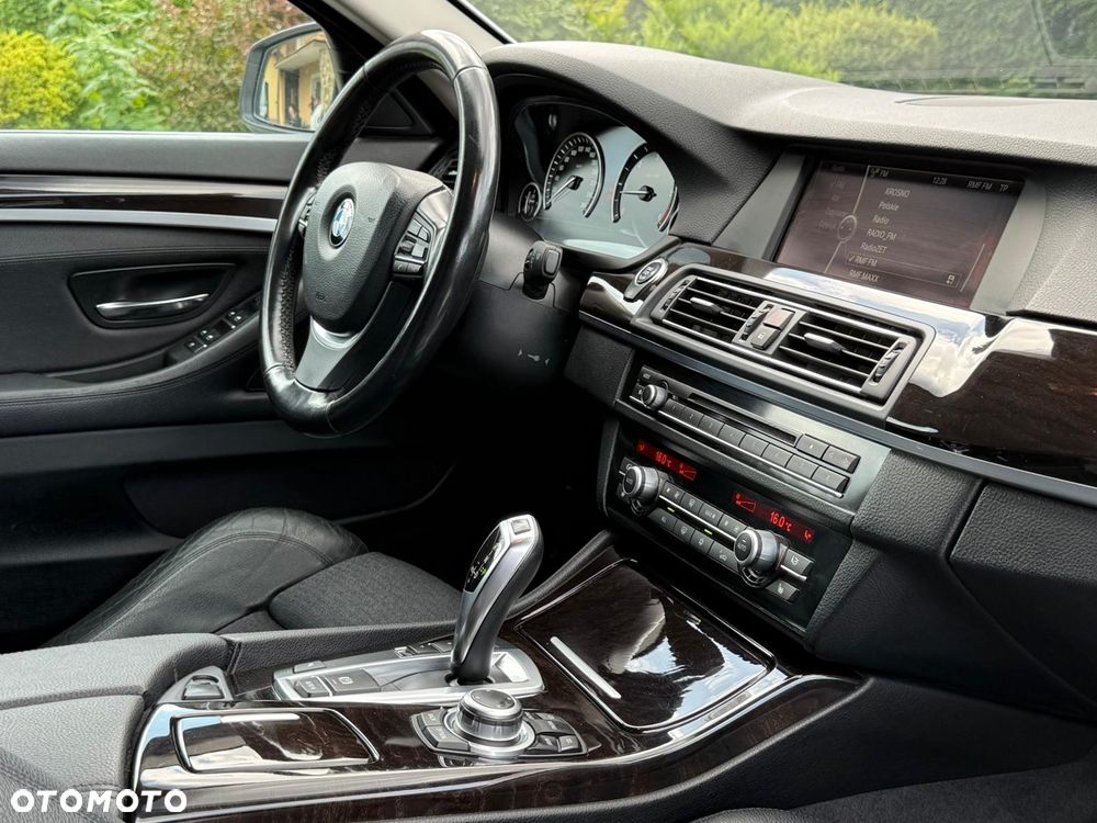 BMW Seria 5 520d - 24