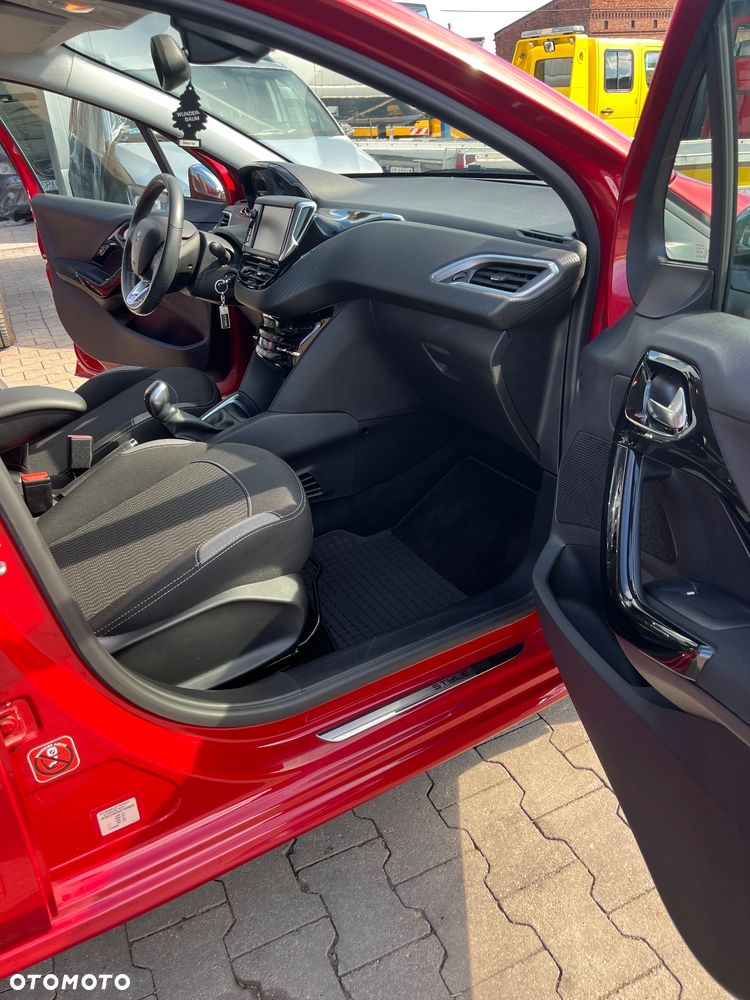 Peugeot 208 1.2 PureTech Allure - 18