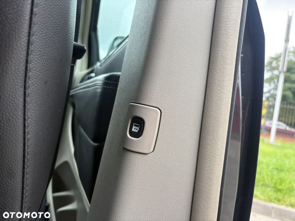 Lancia Voyager 2.8CRD Platinum - 28