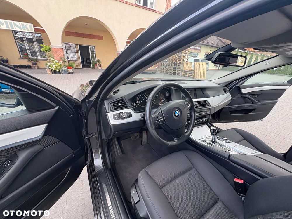 BMW Seria 5 530d Touring - 14
